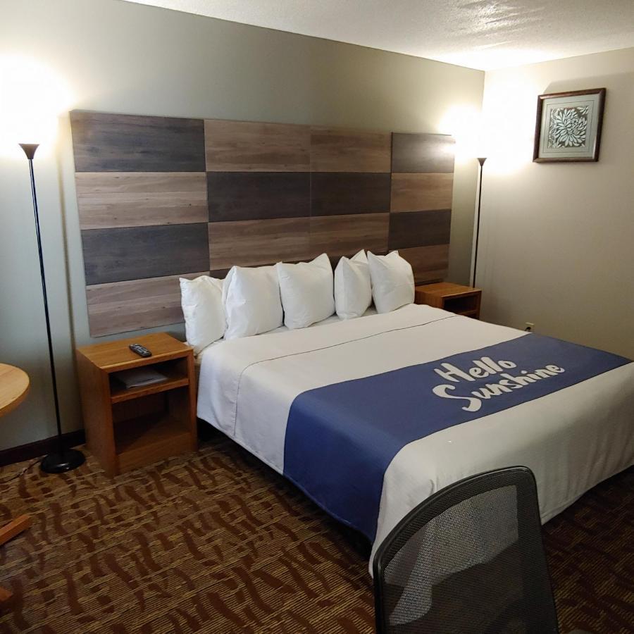 Days Inn By Wyndham West-Eau Claire Exterior photo