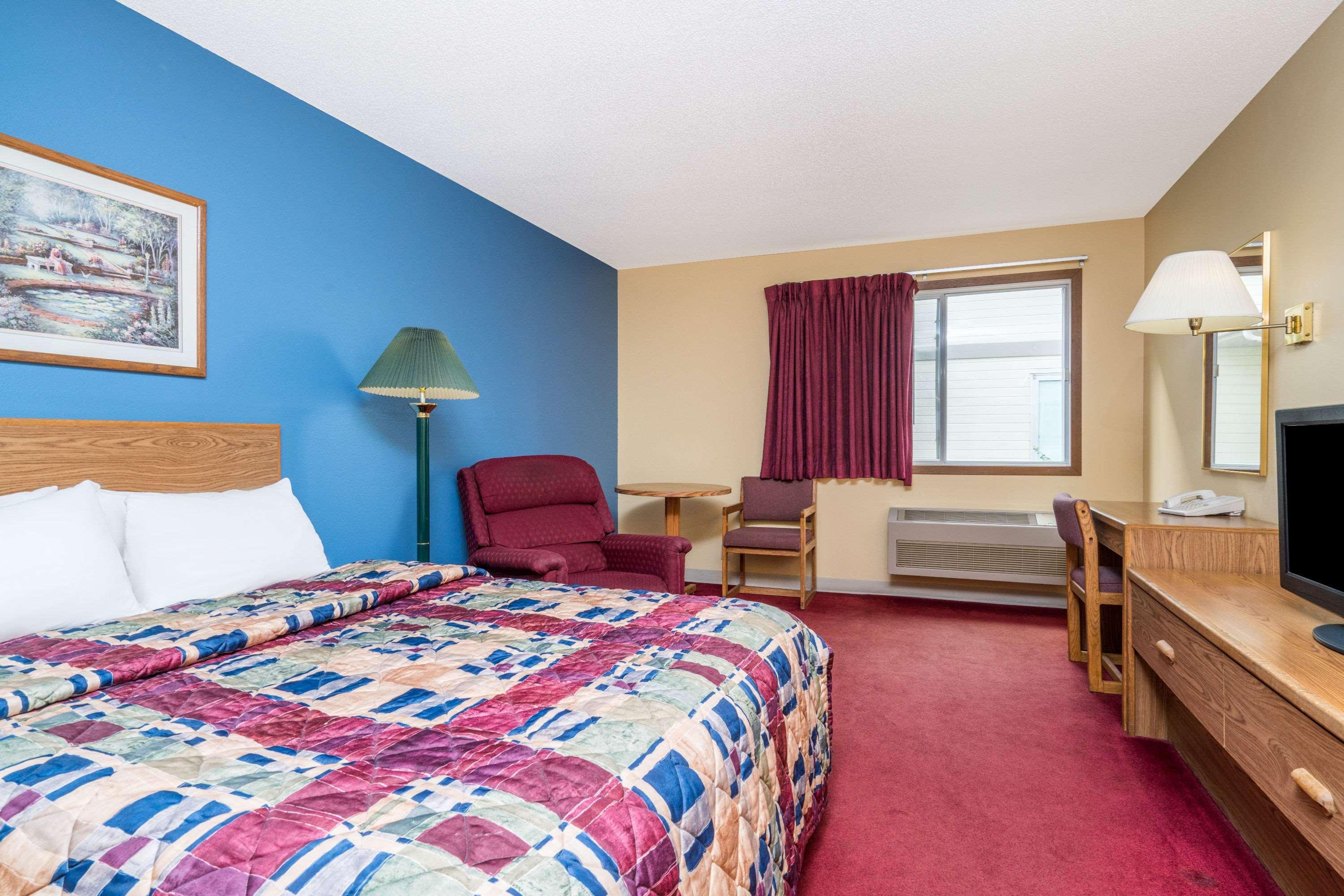 Days Inn By Wyndham West-Eau Claire Exterior photo