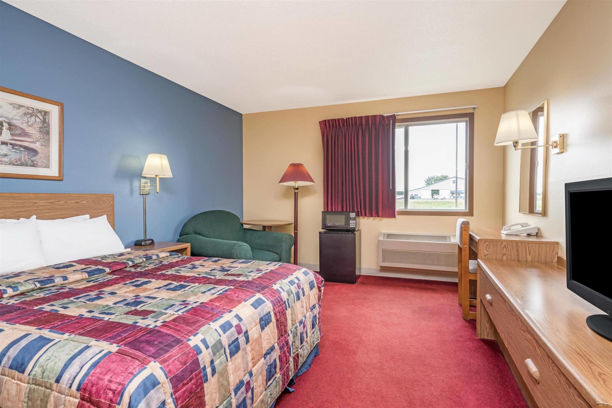 Days Inn By Wyndham West-Eau Claire Exterior photo