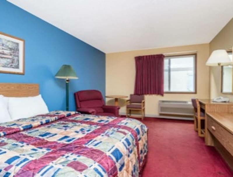 Days Inn By Wyndham West-Eau Claire Exterior photo